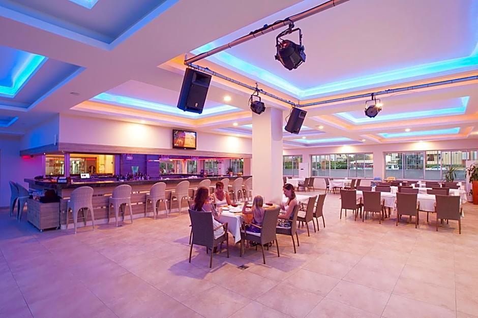 Catty Cats Garden Hotel