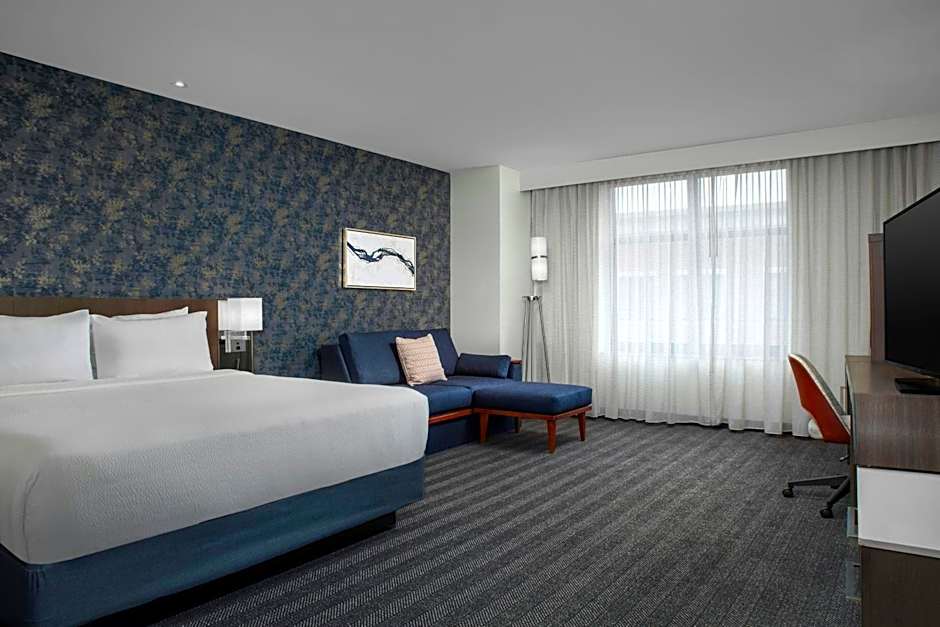 Courtyard by Marriott Richmond Downtown