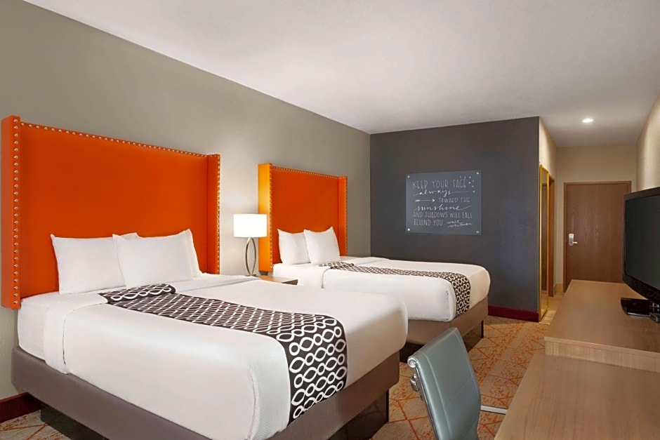 La Quinta Inn & Suites by Wyndham Lackawanna - Buffalo