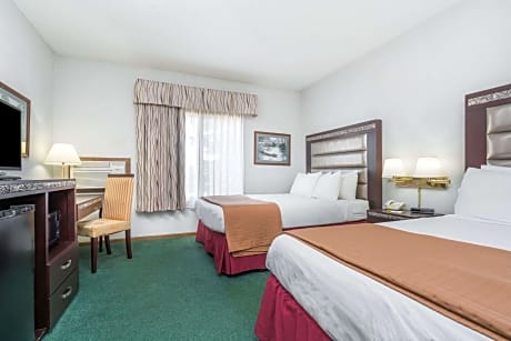 1 King Bed And 2 Queen Beds Two Bedroom Suite Non-Smoking