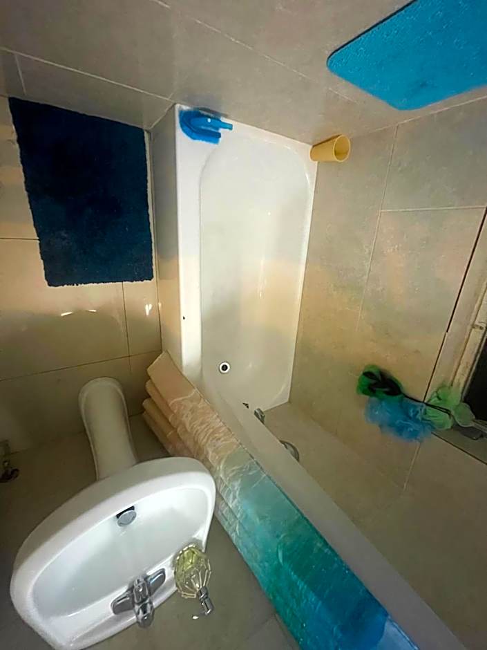 Miami Vibes "Hostel-Like" Shared Room