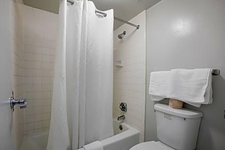 2 Queen Beds Smoking