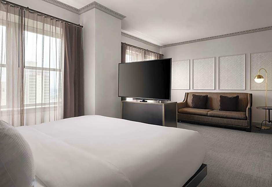 Hotel Phillips Kansas City Curio Collection by Hilton