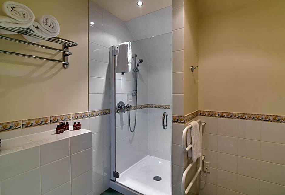 Manata Homestead & Lodge