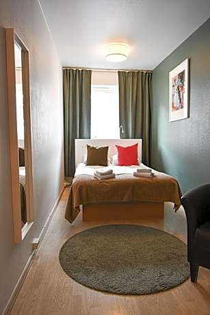 Small Double Room (55 in bed)