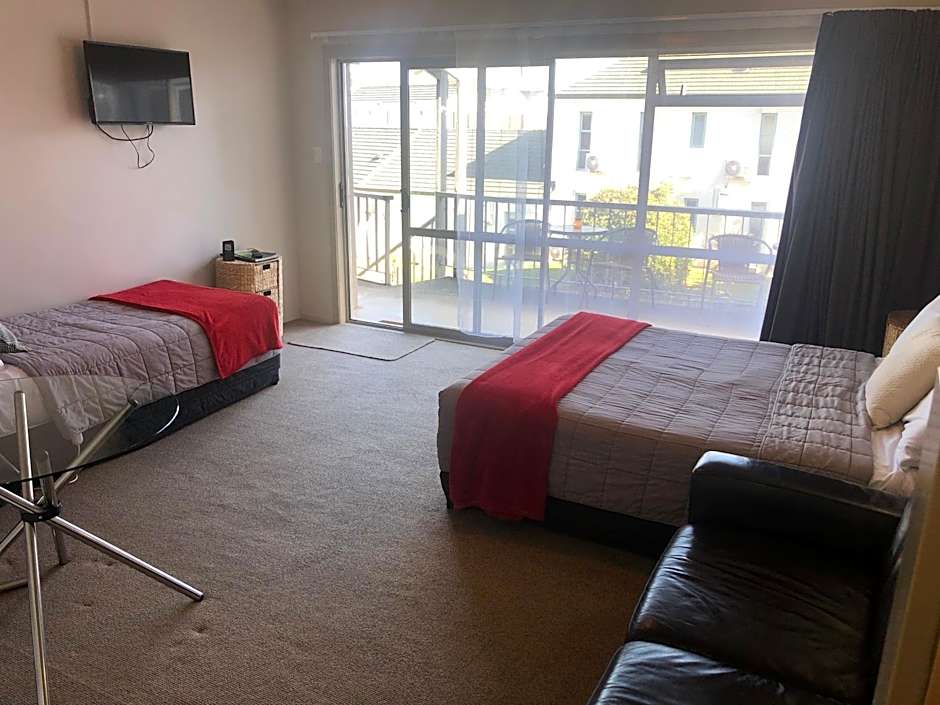 Absolute Lake View Motel