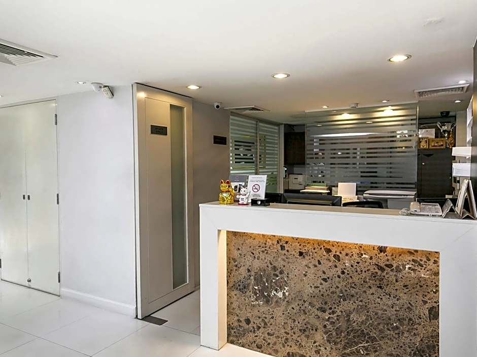 24 Inn at BTS Phrom Phong