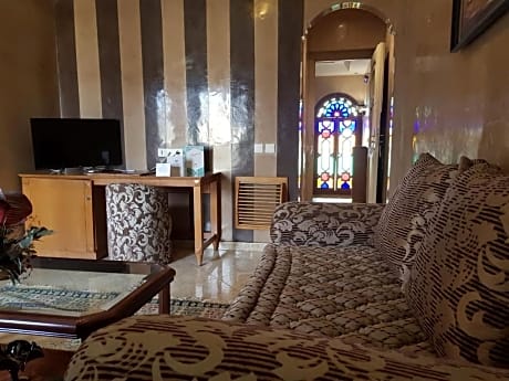 Senior Suite (2 Adults)