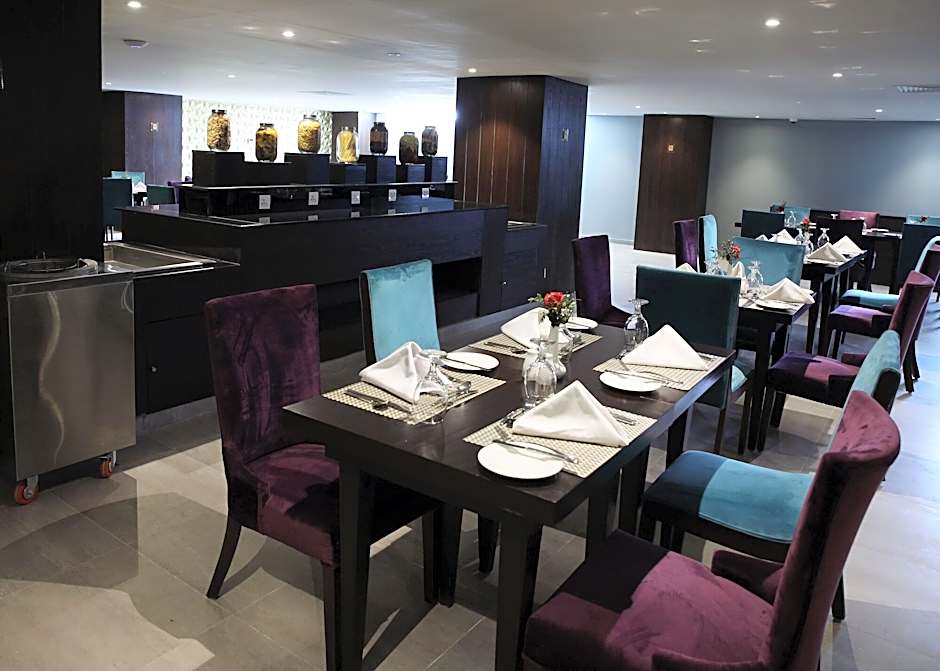 Avari Xpress, Islamabad Expressway