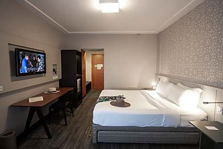 Executive Queen Apartment