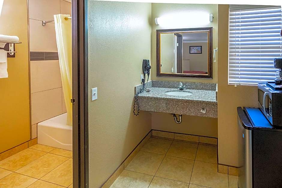 Econo Lodge Inn & Suites Fallbrook Downtown