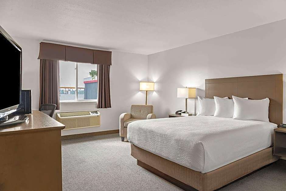 Days Inn by Wyndham Steinbach