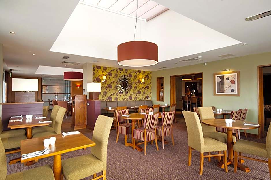 Premier Inn Edinburgh Airport - M9 Jct1