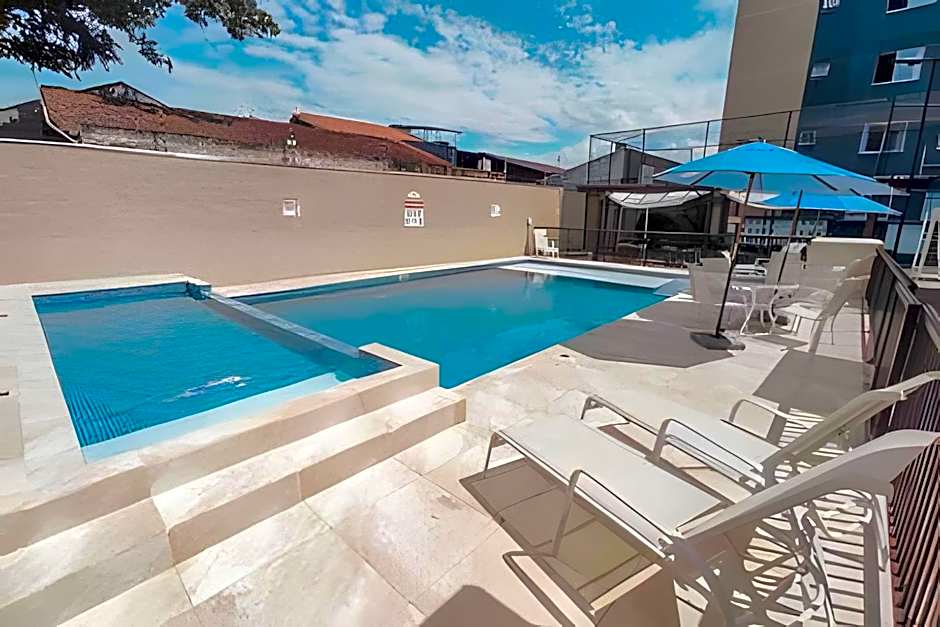 Apto 6º andar, 200m praia, 15min Beto Carrero, 2 quartos, sacada com churrasqueira