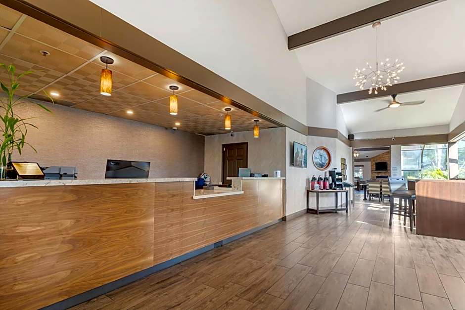 Best Western Plus Forest Park Inn