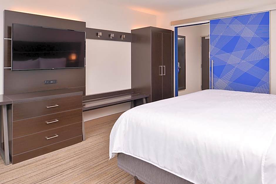 Holiday Inn Express And Suites Olathe West By IHG