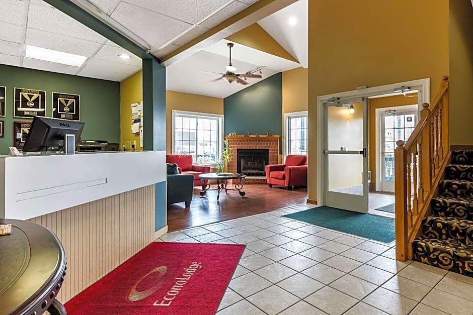 Econo Lodge Inn And Suites