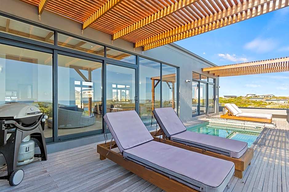 Romansbaai Moksha on the Sea