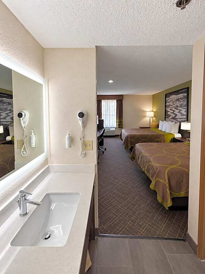 Super 8 by Wyndham Madison South