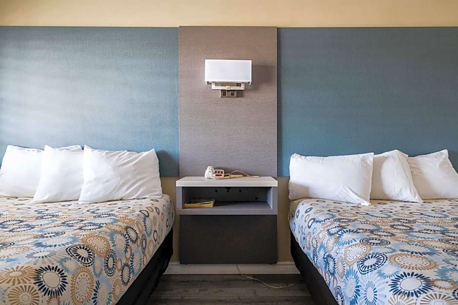 Solaire Inn & Suites