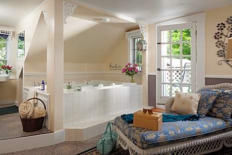 King Room with Balcony