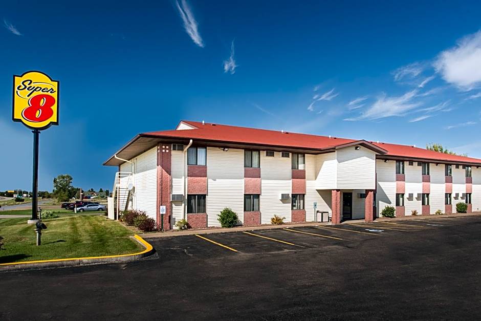 Super 8 by Wyndham Eau Claire I-94