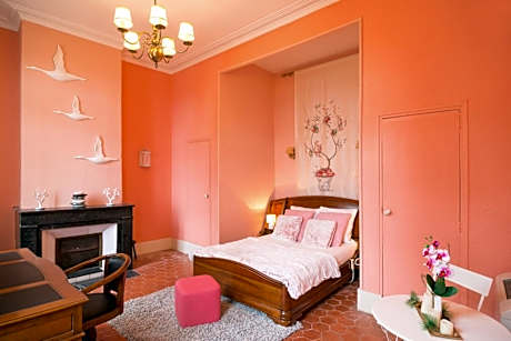 Deluxe Double Room (2 Adults + 1 Child)