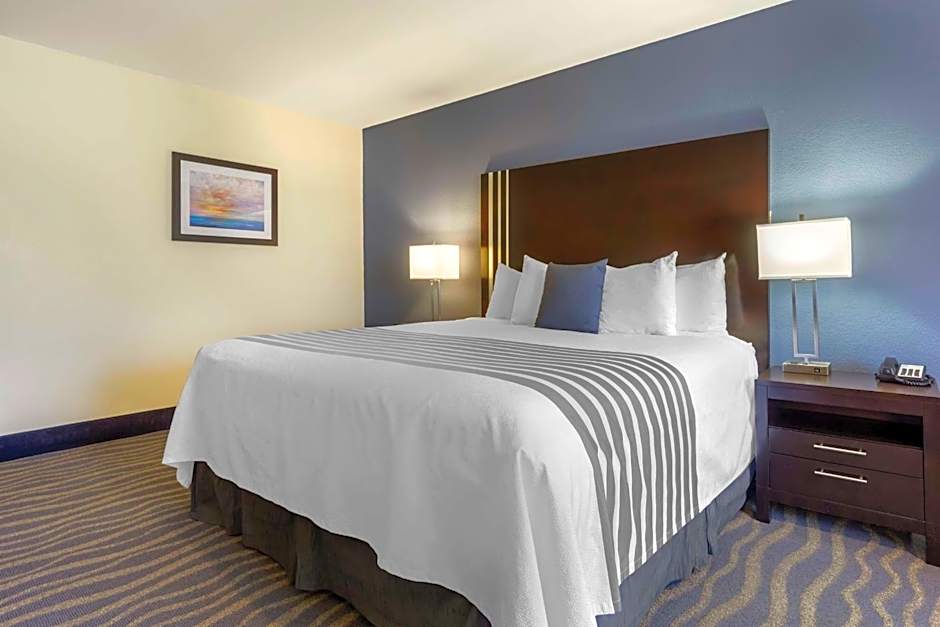 Best Western Plus Edmonds Harbor Inn