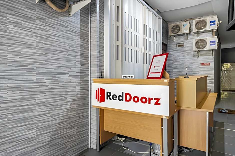 RedDoorz @ Jemursari Surabaya 2