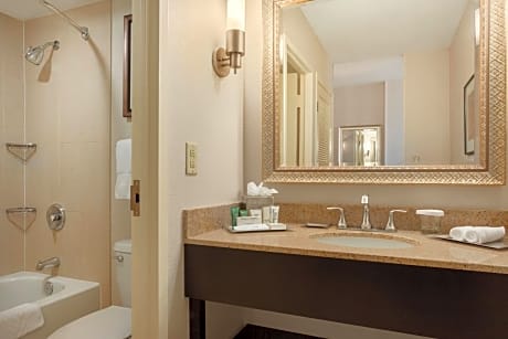 Hilton Fort Wayne at the Grand Wayne Convention Center