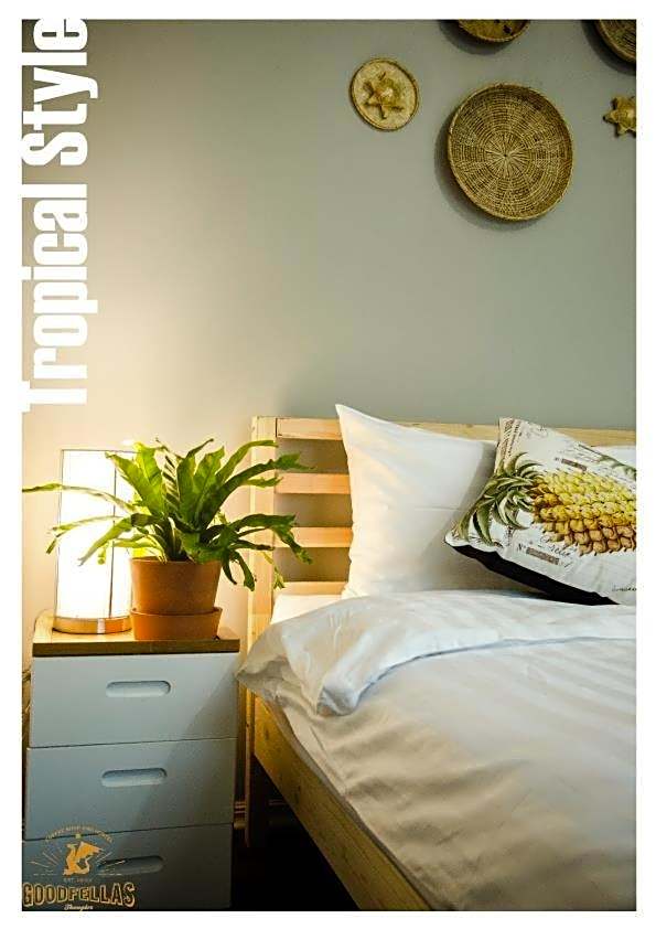 Goodfellas Thong lo Hostel #Check in time needed#