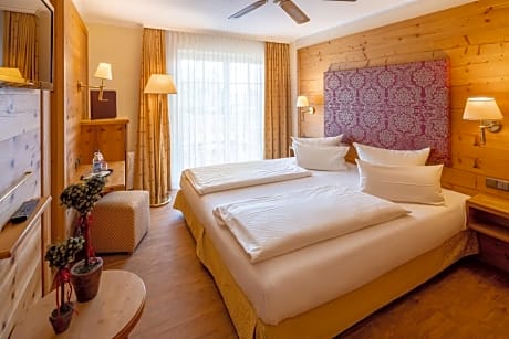 Comfort Double Room with Balcony - Linderhof