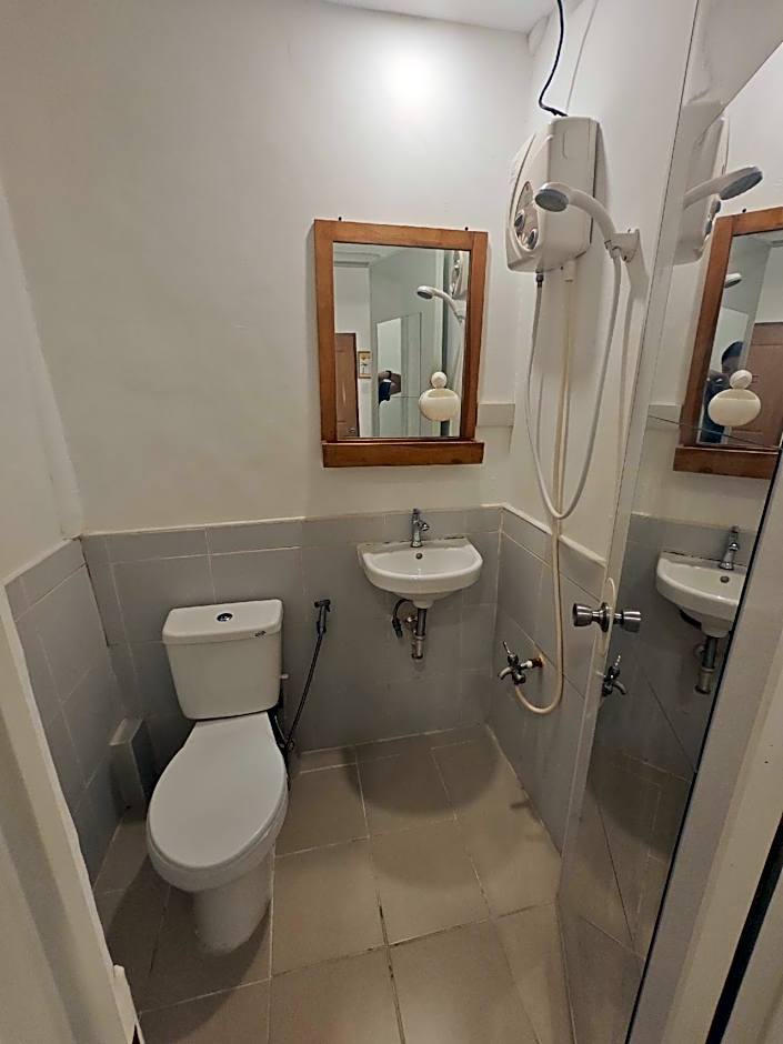 Room-Cola Inn