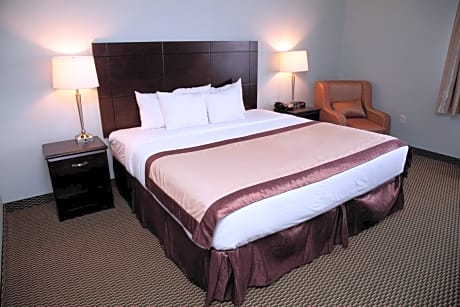 King Room with Roll-in Shower - Mobility Access/Non-Smoking
