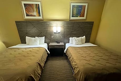 Quadruple Room with Two Queen Beds - Smoking