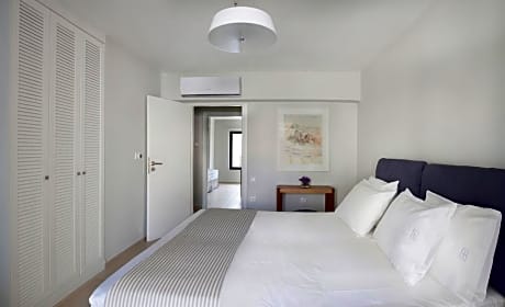 Three-Bedroom Apartment - Split Level with Sea View