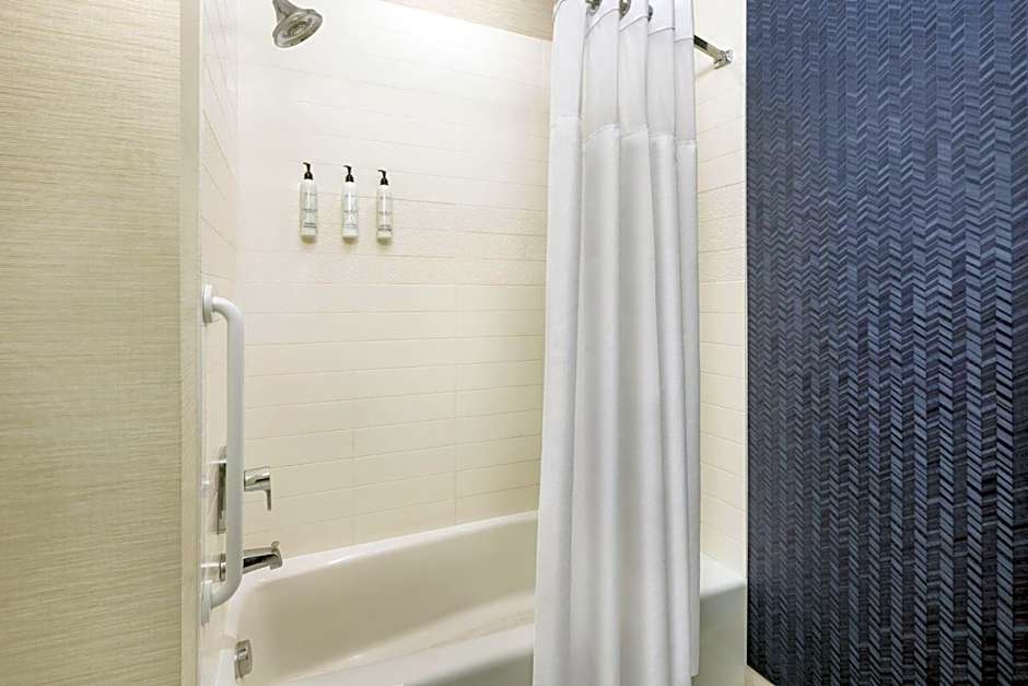 Fairfield Inn & Suites by Marriott Bowling Green