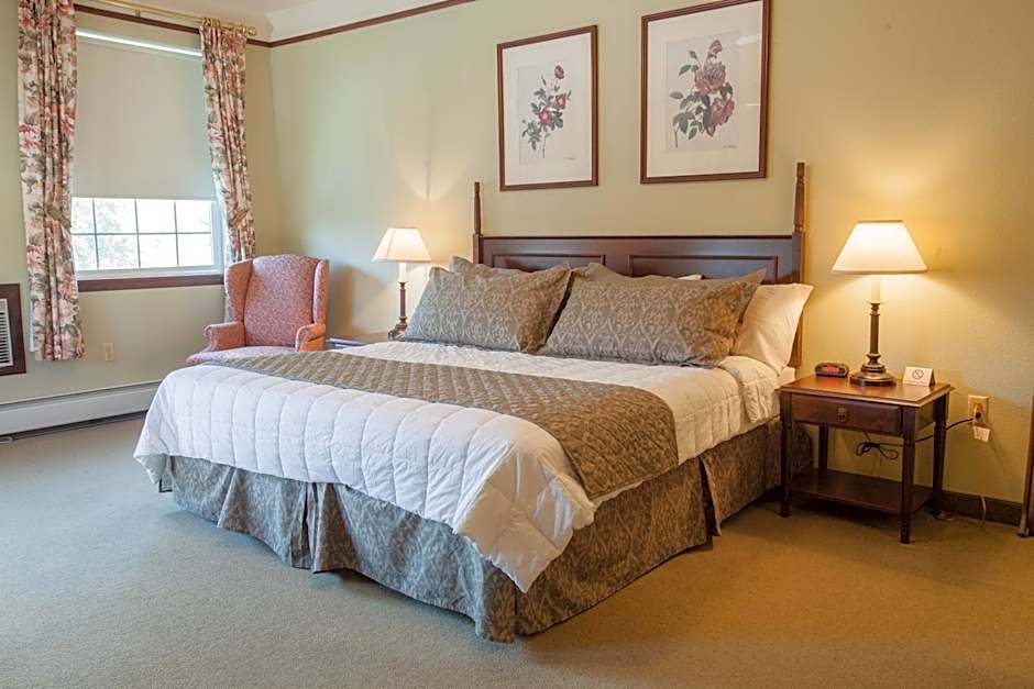 Photo 1 of 19 of Studio 1 King Bed