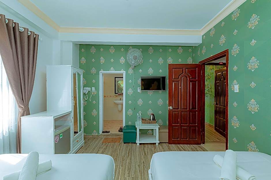 Ken's Backpackers Hotel