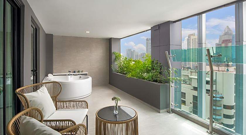 Solitaire Bangkok Sukhumvit 11