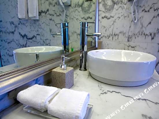 Ramada by Wyndham Liuzhou Luzhai