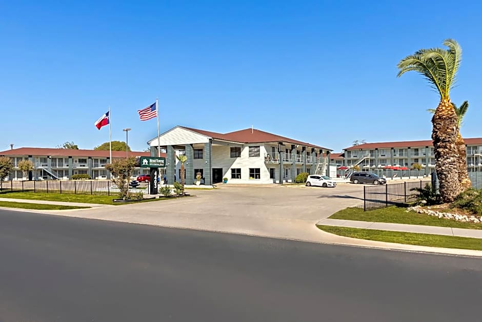 HomeTowne Studios San Antonio E - Frost Bank Center