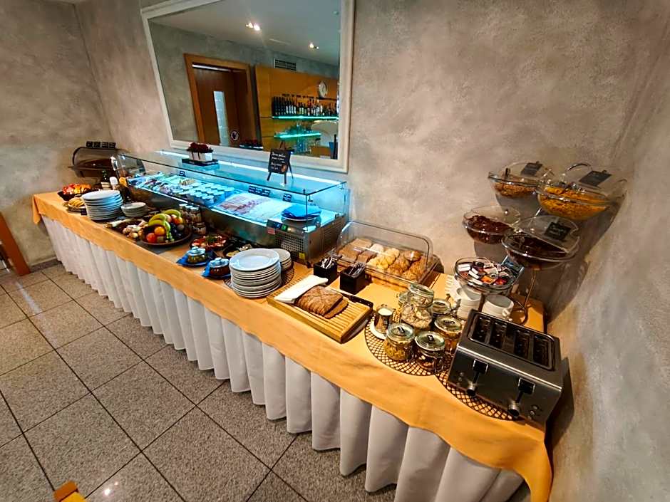 Felicity Garni Hotel