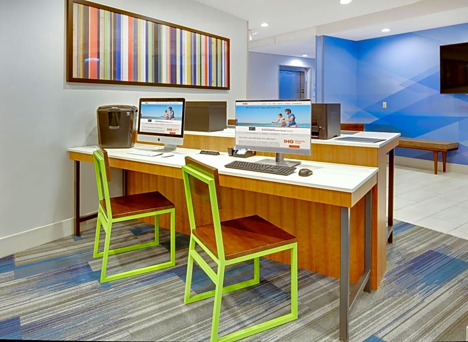 Holiday Inn Express & Suites Dallas NW - Farmers Branch By IHG