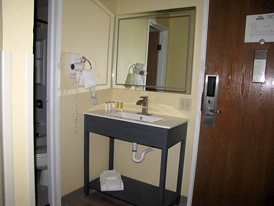 Days Inn by Wyndham Minot