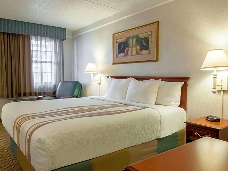 La Quinta Inn & Suites by Wyndham New Orleans Veterans