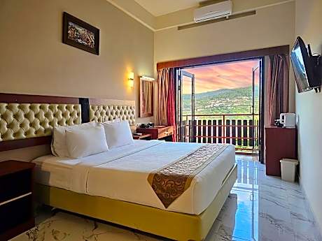 Deluxe twin or double with balcony