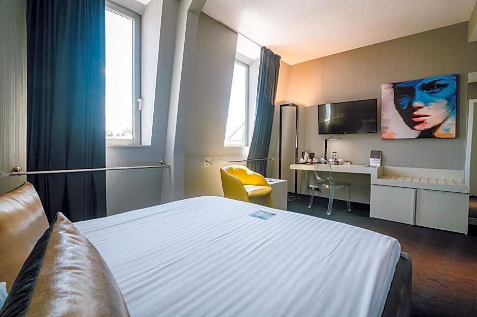 Plaza V Executive Hotel