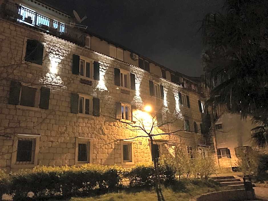 Nirvana Rooms & Apartments