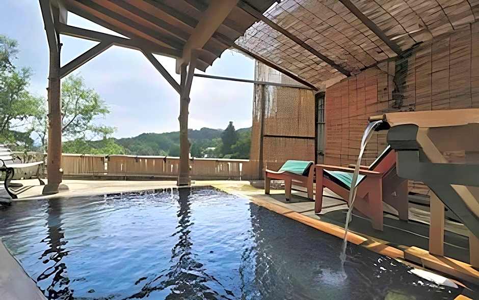 Uematsuya Ryokan Hotel